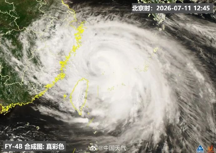 最高等级!今年首个暴雨红色预警发布!台风“巴威”路径又变了,为何又减弱为台风级专家解析